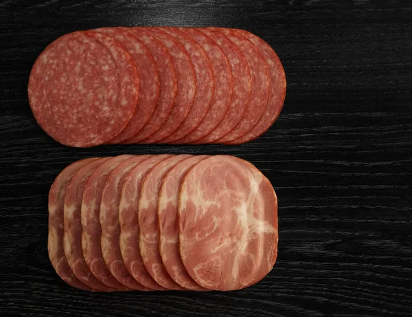 Top View Smoked Salami Sausage Slices Isolated Black Wooden Table — Stock Photo, Image