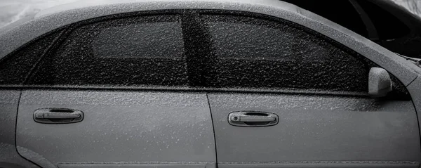 Zamarznięty Samochód Bok Samochodu Śniegu Zamyka Się — Zdjęcie stockowe