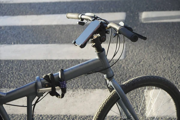 Soporte Para Smartphone Para Bicicleta Sobre Fondo Cruce Peatonal Soporte —  Fotos de Stock