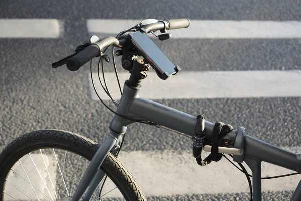 Soporte Para Smartphone Para Bicicleta Sobre Fondo Cruce Peatonal Soporte —  Fotos de Stock