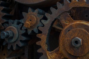 Eski endüstriyel paslı aletlerin yakın çekimi. Mekanik arka plan. Eski mekanik dişli çark. Yaklaş. yaşlandırılmış dişliler