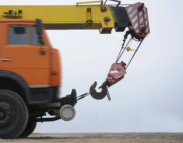 Truck Truck Crane Sky Background Side View Truck Cab — Stock Photo, Image