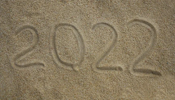 2022 Geschreven Zand Van Het Strand Nieuwjaar Reis Wenskaart — Stockfoto