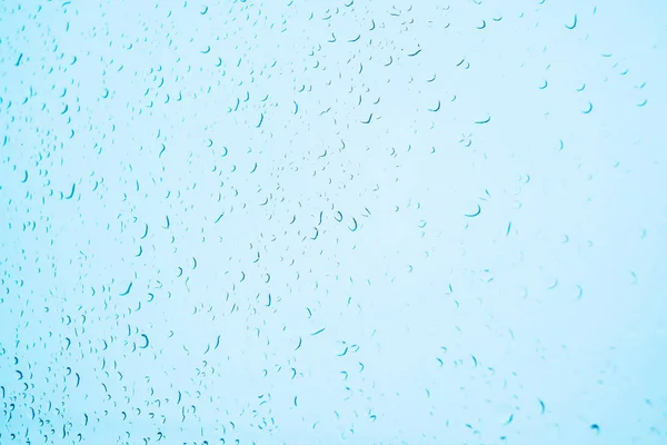 Perspectiva Gotas Água Através Superfície Vidro Azul Água Azul Chuva — Fotografia de Stock