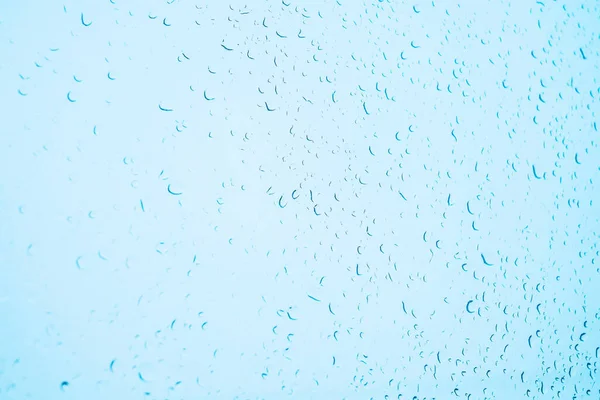 Perspectiva Gotas Água Através Superfície Vidro Azul Água Azul Chuva — Fotografia de Stock