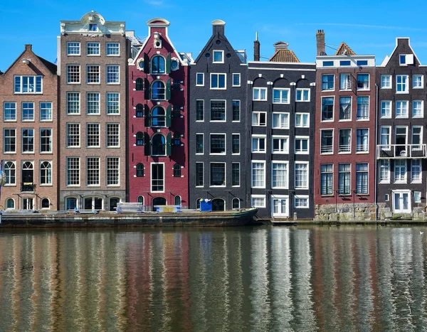 Vista Frontal Amsterdam Casas Holandesas Tradicionales Canal Amsterdam Países Bajos —  Fotos de Stock