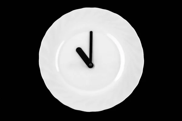 Čas Oběda Talíř Hodinami Hodiny Bílém Talíři Černé Pozadí Jedenáct — Stock fotografie