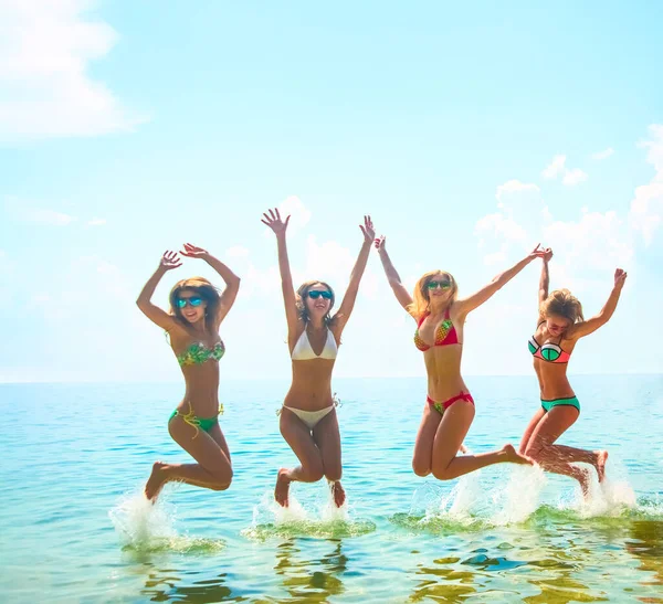 Vue Groupe Amis Amuser Sur Plage Tropicale Été — Photo