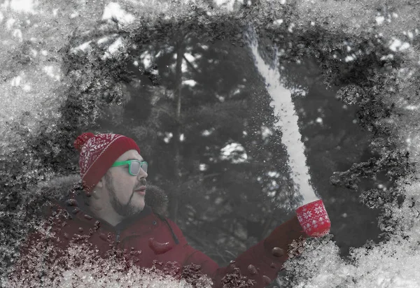 Bearded Man Throws Snow His Red Mug Windy Weather Idea — Stock Photo, Image