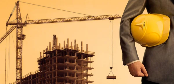 Ingeniero Inspector Mano Celebración Casco Plástico Amarillo Para Seguridad Sobre — Foto de Stock