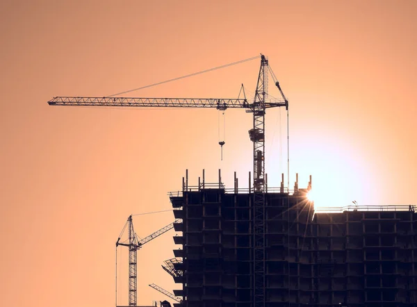 Fond Silhouette Grues Construction Charges Ascenseur Avec Coucher Soleil Rayons — Photo