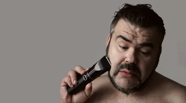 Close Portrait Serious Shirtless Man Shaving Beard Electric Razor Isolated — Stock Photo, Image