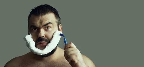 Retrato Homem Barbear Barba Brutal Grave Bonito Isolado — Fotografia de Stock