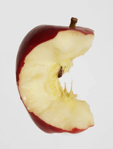 Κόκκινο Μήλο Λευκό Φόντο Κόκκινο Δαγκωμένο Μήλο Απομονωμένο Λευκό Φόντο — Φωτογραφία Αρχείου
