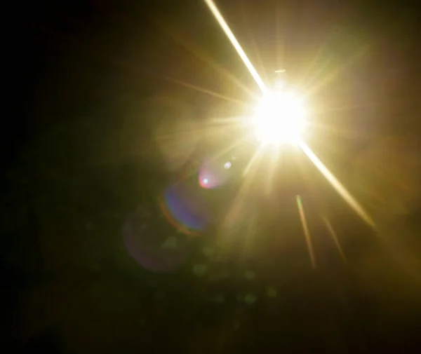 Λαμπερός Ήλιος Ηλιαχτίδες Ηλιαχτίδες Λιακάδα Κίτρινο Θερμό Φως Ακτίνες Του — Φωτογραφία Αρχείου
