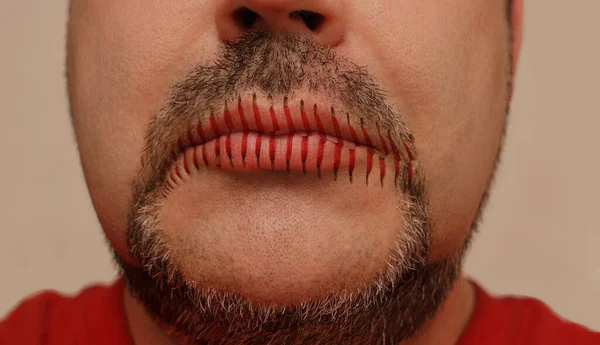 Τρομακτική Βολή Τρομακτικό Παράξενο Άνθρωπο Στόμα Ραμμένο Κλείσει — Φωτογραφία Αρχείου