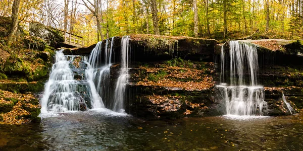 Diamond Notch Falls in Catskill Mountains, New York — стоковое фото
