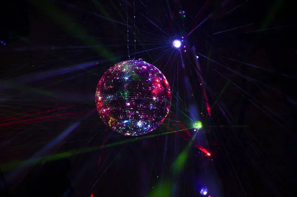 Mirrored Disco Ball and 빔 밤 파티 — 스톡 사진