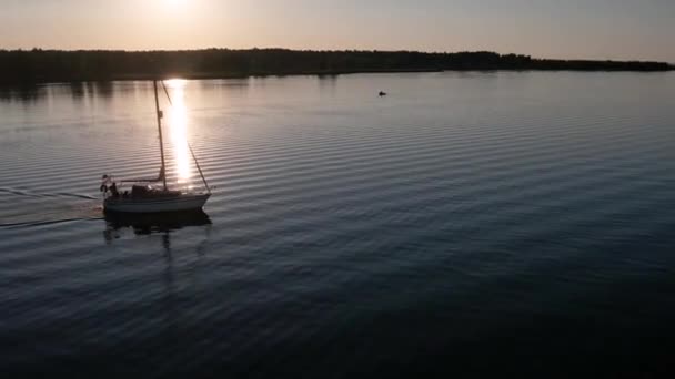 Drone Aéreo Vista Superior Com Espaço Cópia Luxo Barco Velocidade — Vídeo de Stock