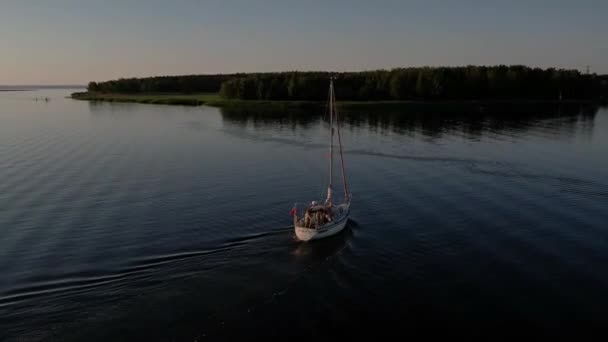 Flygdrönare Ovanifrån Med Kopia Utrymme Lyx Hastighet Båt Cruising Hög — Stockvideo