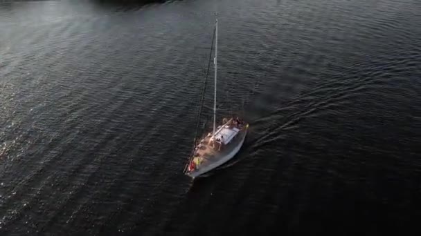 Вид Сверху Воздушного Беспилотника Копировальным Пространством Роскошной Скоростной Лодки Плавающей — стоковое видео