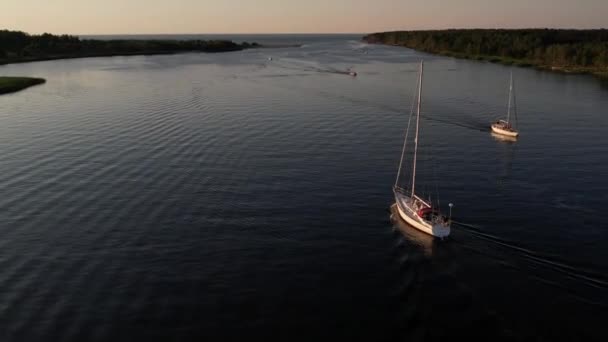 Letecký Drone Top Pohled Kopií Prostoru Luxusní Rychlostní Člun Křižující — Stock video