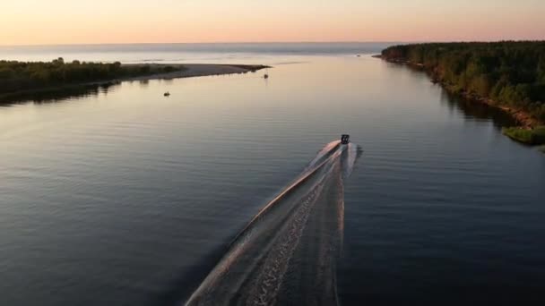 Drone Aéreo Vista Superior Com Espaço Cópia Luxo Barco Velocidade — Vídeo de Stock