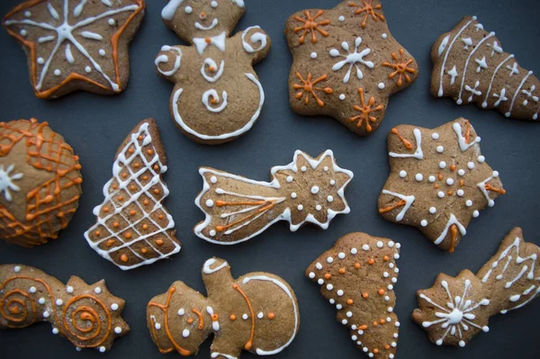 Set Van Verschillende Zelfgemaakte Kerstkoekjes Geïsoleerd Houten Achtergrond Van Dichtbij — Stockfoto