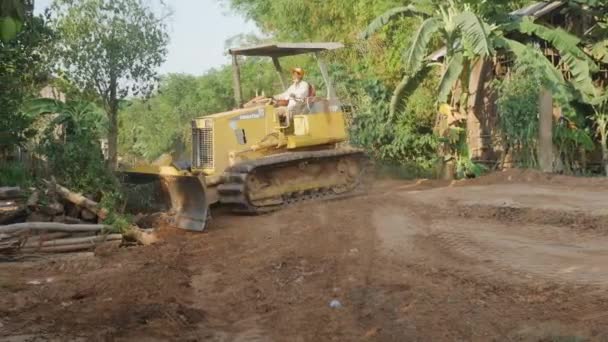 Kampong Kamboçya 2019 Küçük Buldozer Iterek Kütük Bitki Diğer Odun — Stok video