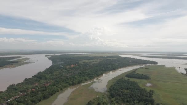 Terugtrekken Drone Schot Van Stijgende Waterstanden Mekong Zware Regenval Getroffen — Stockvideo