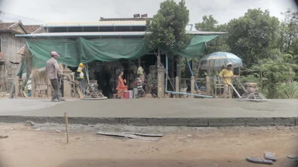 Kampong Cambodia 2018 Workers Using Machine Polishing Concrete Pavement — 图库视频影像