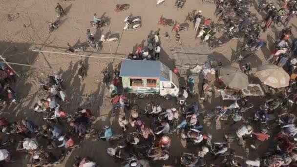 Kampong Camboya 2018 Vista Aérea Estática Enormes Colas Multitudes Pasando — Vídeo de stock