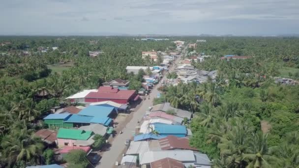 Retreating Aerial Footage Traffic Drives Country Road Small Village — Stock Video