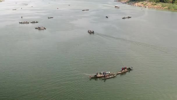 Tidsbrist Övre Över Mekongfloden Och Fiskarnas Båtar Som Drar Upp — Stockvideo