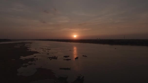 Der Niedrigwassersaison Bei Sonnenuntergang Über Sandbänke Nach Oben Fliegen Mit — Stockvideo