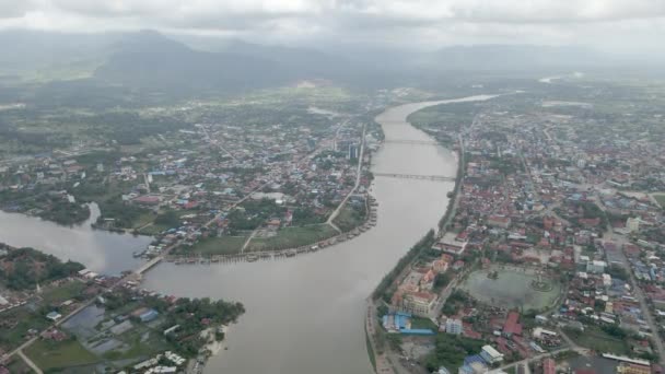 Dron Powietrzny Nad Rzeką Praek Tuek Chhu Przepływa Przez Kampot — Wideo stockowe