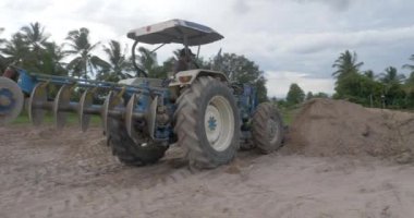 Kamp - Kamboçya - 06-09-2021: Toprak ıslah çalışmaları konutların inşası ve genişletilmesi için hazırlanıyor. 