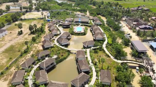 Low Flying Backwards Bungalow Resort Located Kampot Province — Vídeos de Stock