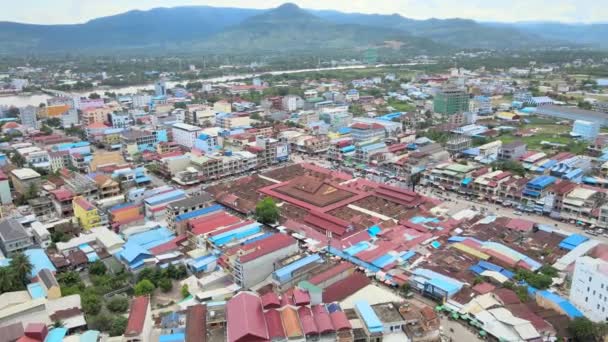Luchtfoto Van Oude Franse Koloniale Markt Kampot Stad — Stockvideo