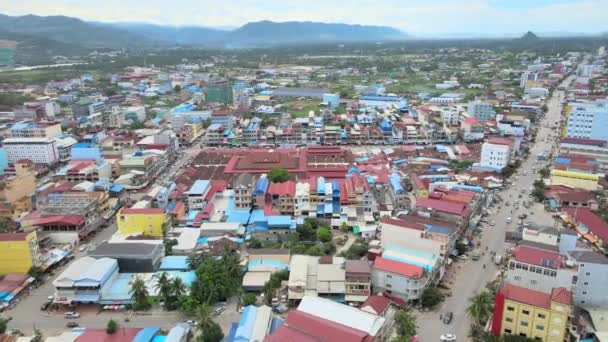 Kampot Kasabasındaki Eski Fransız Sömürge Pazarının Insansız Hava Aracı Görüntüleri — Stok video