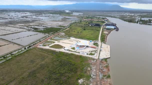Kampot Bölgesindeki Yeni Bir Turizm Limanının Insansız Hava Aracı Çekimi — Stok video