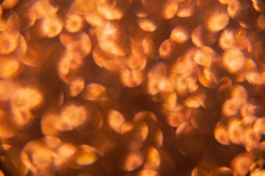 Oval sarı nesnelerden yapılmış doku. Etki, simli yüzeyi odaklanmadan makro ölçekte fotoğraflayarak elde edildi..