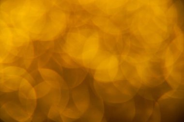 Oval sarı nesnelerden yapılmış doku. Etki, simli yüzeyi odaklanmadan makro ölçekte fotoğraflayarak elde edildi..