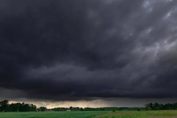 Eine Ausgedehnte Ebene Bedeckt Mit Grünen Wiesen Und Ackerland Der — Stockfoto