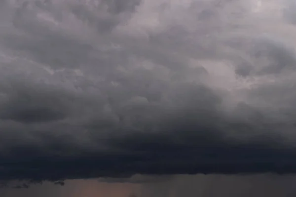 Sky Covered Dark Ominous Clouds Herald Onset Intense Rainfall Threat — Stockfoto