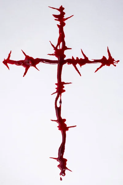Barbwire Crucifix Made Wit Red Paint Resembling Blood — 图库照片