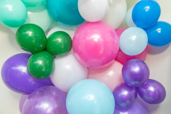 Renkli balonlar, farklı şekillerde balonlar...