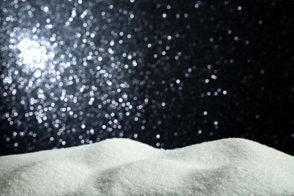 Bílé Krystaly Černém Třpytivém Pozadí Abstraktní Zimní Krajina — Stock fotografie