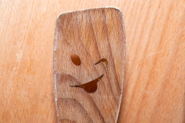 Winking Smiling Weathered Wood Spatula Wooden Chopping Board —  Fotos de Stock