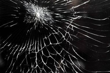 Çatlak akıllı telefon ekranı, siyah arkaplanda beyaz çizgileri olan soyut desen